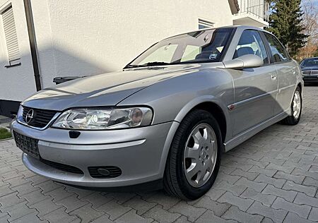 Opel Vectra 2.2 TÜV 01/27 8fach bereift - Kein Rost