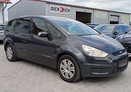 Ford S-Max 2.0 Titanium 7SITZER*AHK*TEMP*NAVI*PDC*SHZ