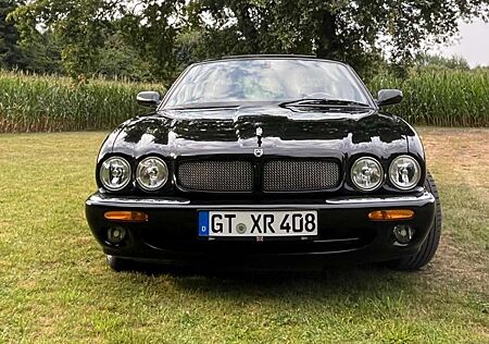 Jaguar XJR