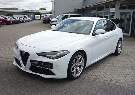 Alfa Romeo Giulia Super *Veloce-Paket/RFK/ PDCvo.+hi./Sound Theatre*