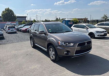 Mitsubishi Outlander 4WD*LEDER*NAVI*4X4 ALLRAD*TOP ZUSTAND*