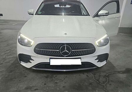Mercedes-Benz E 300 eT/AMG LINE/PANO/LED/DISTR/KAM/360/TOT/SPUR