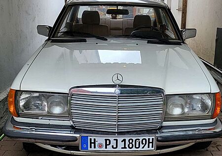 Mercedes-Benz 280 w123 c123 280ce coupe