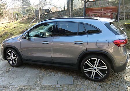 Mercedes-Benz GLA 200 7G-DCT AMG Line