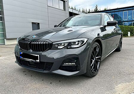 BMW 320i 320 xDrive M Sport Automatik Dravit Grau