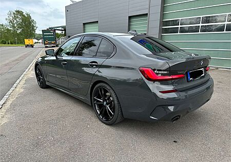 BMW 320i 320 xDrive M Sport Automatik / Harman Kardon