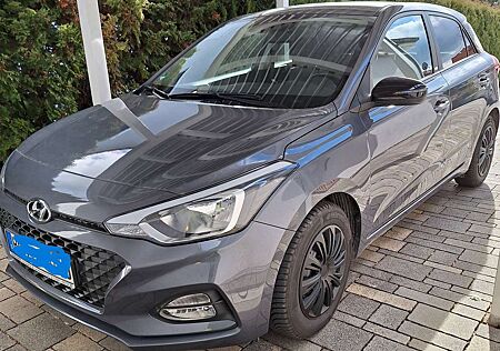 Hyundai i20 blue 1.2 YES!