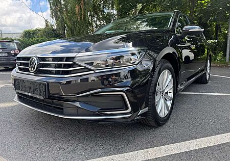 VW Passat Variant Volkswagen GTE - HUD-LEDER-Pano-