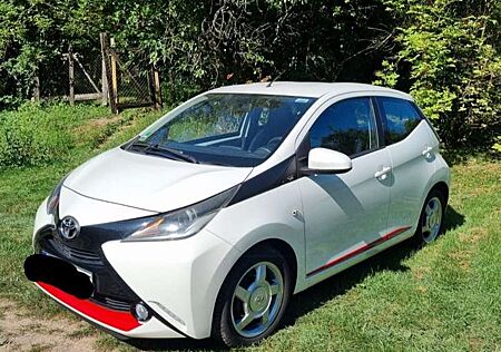Toyota Aygo x-play touch