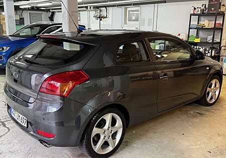 Kia Cee'd Ceed / 1.6 CVVT EX (Das Auto verbrennt Öl.)
