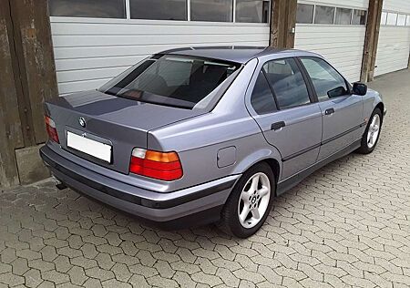 BMW 318 iA E36 Limo samoablau+Samt, Klima, wunderschön