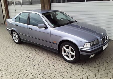 BMW 318 iA E36 Limo samoablau+Samt, Klima, wunderschön