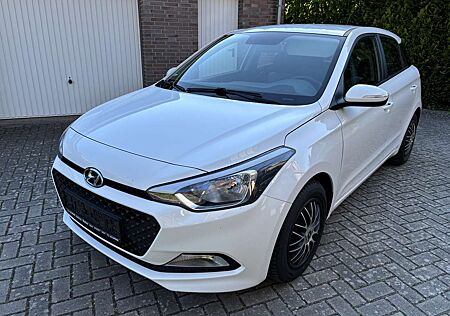 Hyundai i20 1.2 Classic Allwetterreifen / Klima / Subwoofer