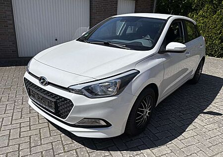 Hyundai i20 1.2 Classic Allwetterreifen / Klima / Subwoofer