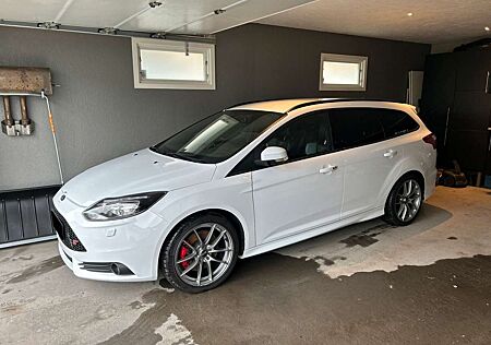 Ford Focus Turnier 2.0 EcoBoost ST