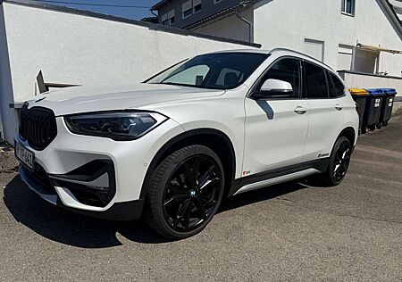 BMW X1 sDrive 20 i xLine AHK 20" Alu 8fach bereift Kamera