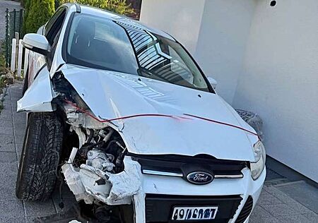 Ford Focus Turnier 1.6 TDCi DPF Trend. UNFALL 500 FIX PREISS