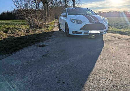 Ford Focus 2.0 EcoBoost ST mit Leder-Sport-Paket