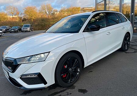 Skoda Octavia Combi 2,0TSi RS 6-Gang Matrix Navi Key