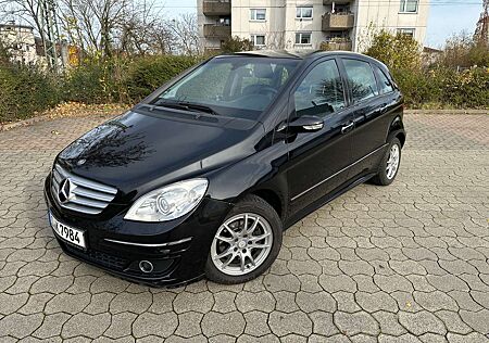 Mercedes-Benz B 200 Mercedes B200 B-Klasse Bi-Xenon Leder Panorama