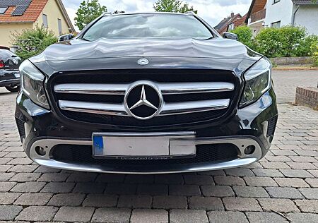 Mercedes-Benz GLA 220 CDI 7G-DCT Urban, AHK abnb., Rück-Kamera