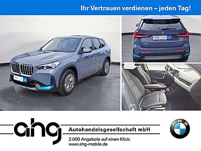 BMW iX1 xDrive30 Panorama Glasdach Adaptives Fahrwer