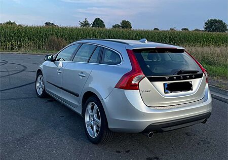 Volvo V60 D5 215 PS wenig km