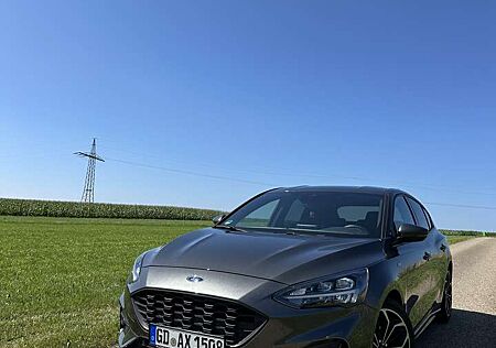 Ford Focus 1.5 EcoBoost Start-Stopp-System Aut. ST-LINE