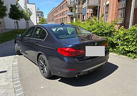 BMW 530d 530 xDrive Luxury Line mit TV und Massagesitzen