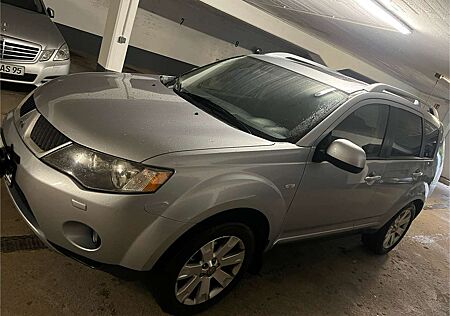Mitsubishi Outlander 2.4 Instyle