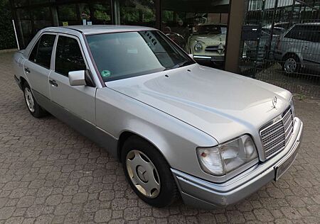 Mercedes-Benz E 200 W124 *nur 141 TKM*2.Hand*Automatik*AHK*HU 11/2026*