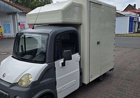 Aixam Mega Foodtruck Mega Innensteher (CTR)