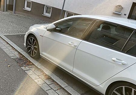 VW Golf GTI Volkswagen 2,0 TSI 169 kW / 230PS 6-Gang