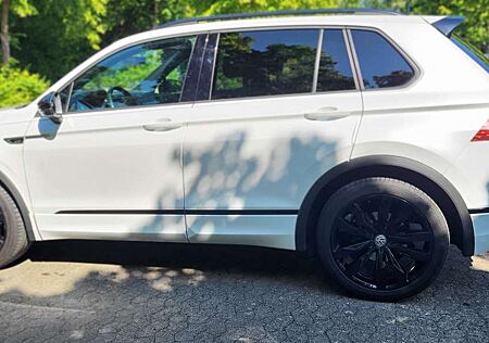 VW Tiguan Volkswagen 2.0 TDI, 2x R-line, Ahk, Pano, 4 Motion