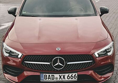 Mercedes-Benz CLA 200 Shooting Brake AMG Line