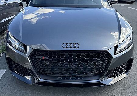 Audi TT RS Roadster quattro S tronic