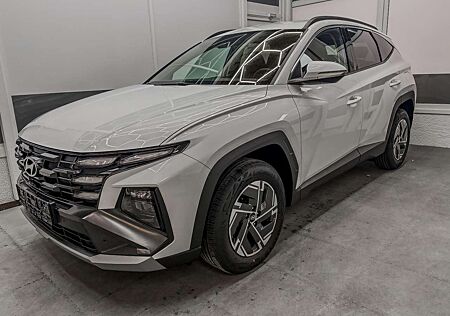 Hyundai Tucson STYLE KLIMAAUTOMATIK TOTWINKEL NAVI SHZ RFK PDC...