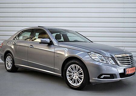 Mercedes-Benz E 200 E200 Elegance+Navi+Schiebedach+SHZ+53.400KM