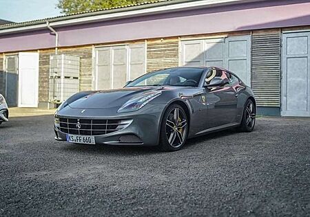 Ferrari FF Aus 2. Hand Grau