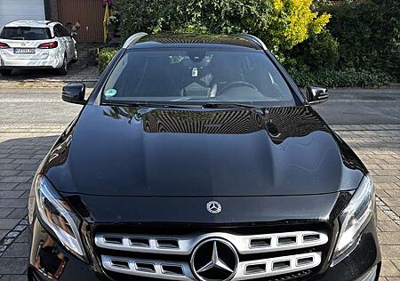 Mercedes-Benz GLA 180 AMG Line