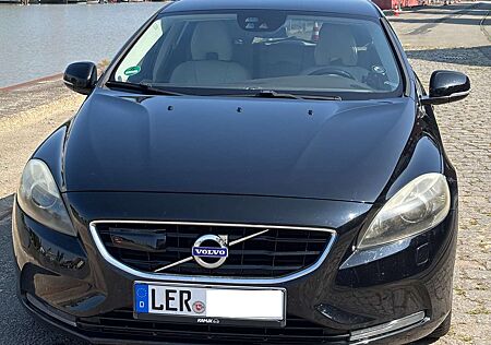 Volvo V40 D2 Powershift Momentum