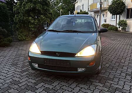 Ford Focus TÜV Mai 2027 schiebedach!!