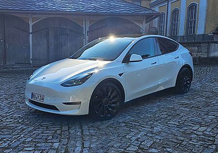 Tesla Model Y Performance, Unfallfrei, Winterräder