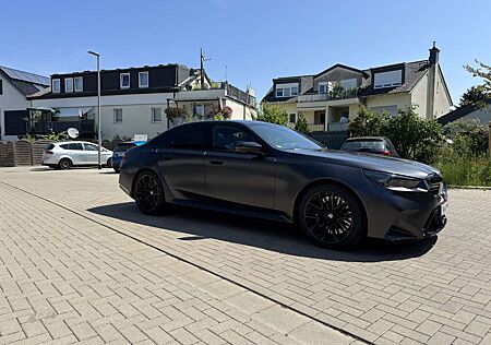 BMW M5 xDrive Limousine Frozen Deep Grey Panorama