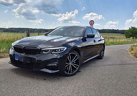 BMW 330e 330 M-Paket, HuD, ACC, 8. fach bereift