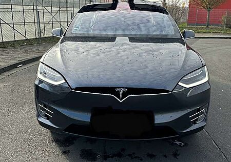 Tesla Model X 90D Allradantrieb