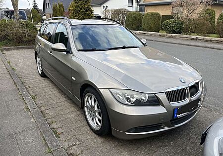 BMW 325i 325 /Navi/Klimaaut./Panorama/AHK