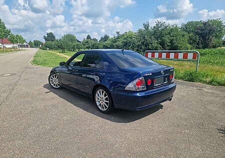 Lexus IS 200 Xenon, Sitzheizung, Tempomat