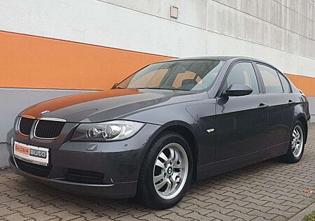 BMW 320 i Lim. E90 Xenon Navi 6-Gang Klimaauto SHZ