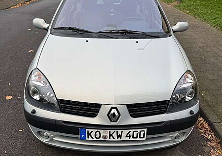 Renault Clio 1.6 16V Initiales